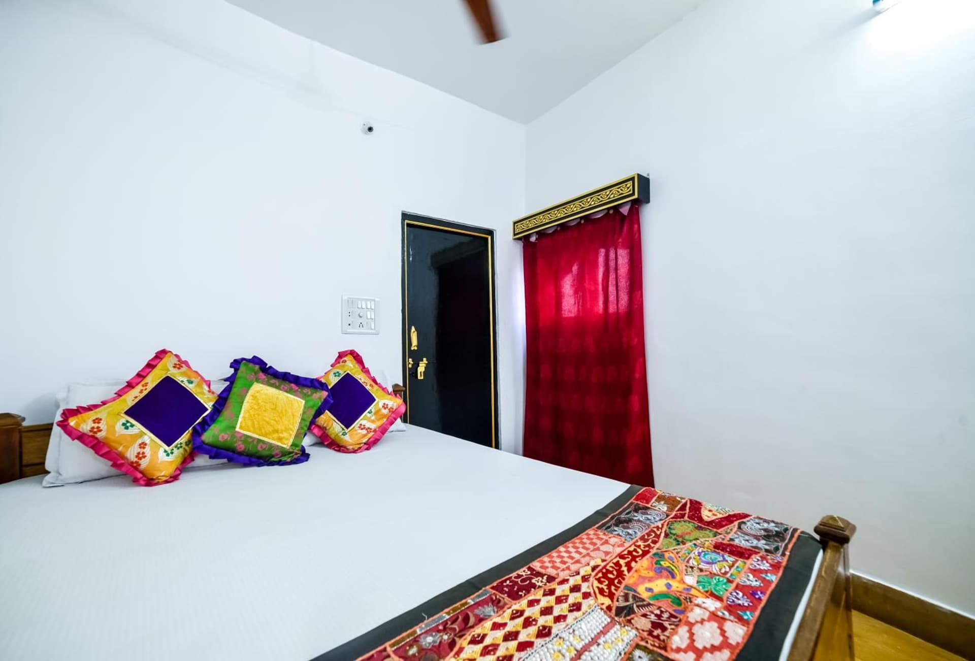 Mud Mirror Guesthouse photo 2