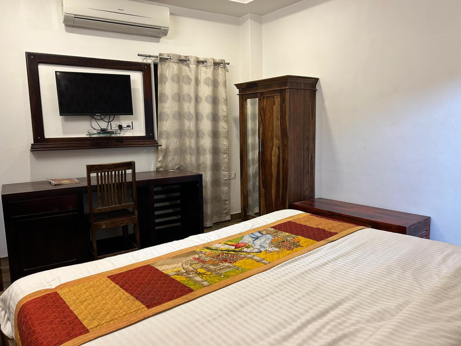 Hotel Jaisal Inn- Swimming Pool- Fort View Pure Veg Restaurant photo 4