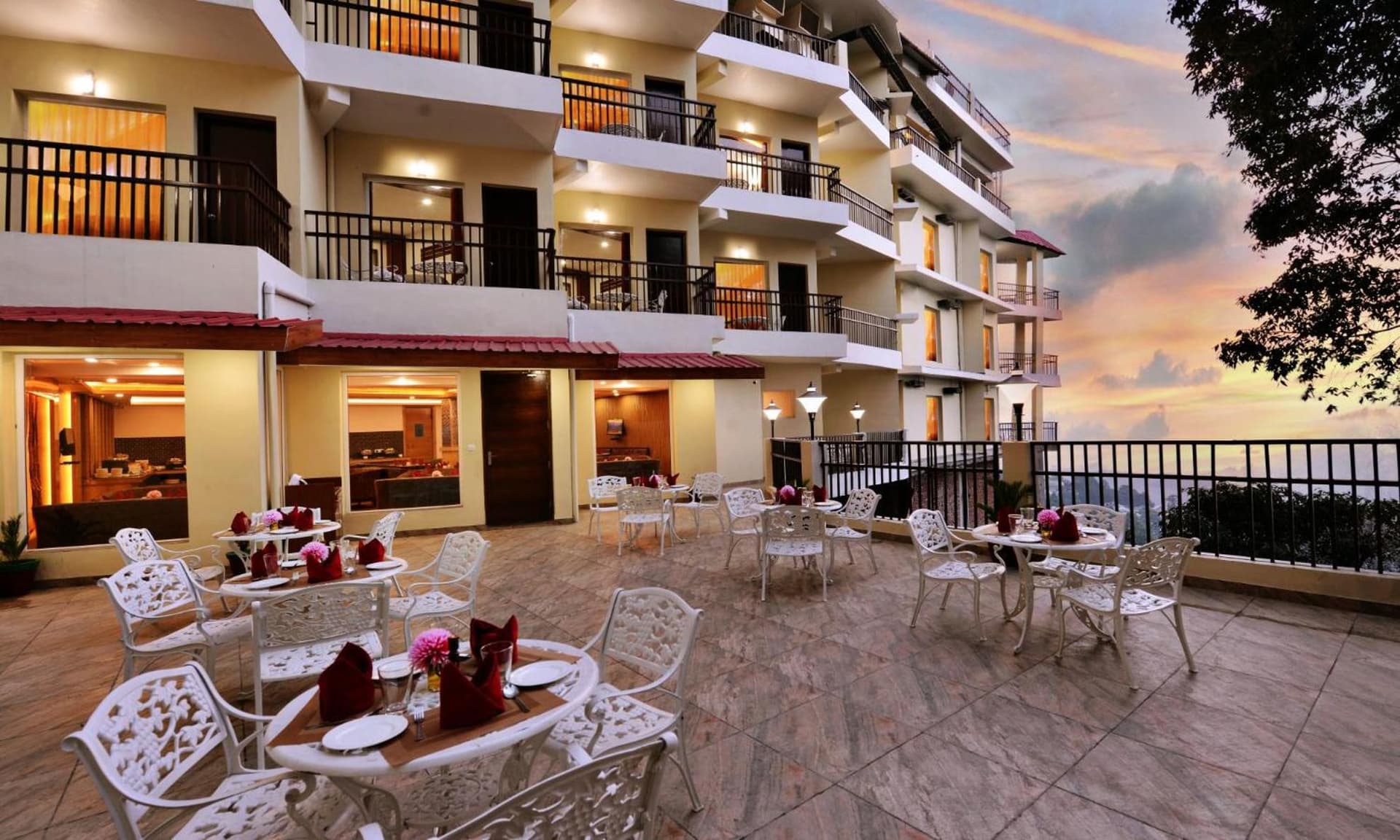 JK Clarks Exotica - Centrally Located with Stunning Valley View photo 3